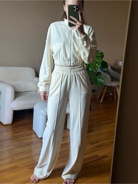 Women’s Cream Wide-Leg Lounge sweatsuit